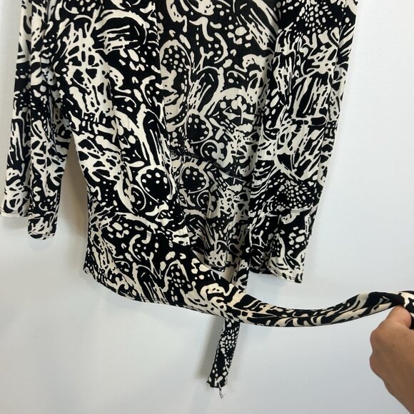 Chico's Travelers Size 2 Large tie Front Slinky Cardigan Top Black white Stretch - Picture 5 of 8